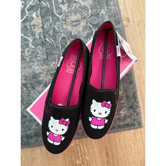 Vans Hello Kitty Kalani Black Magenta Slip On Shoes Womens 5.5 OrthoLite NEW - Picture 5 of 6